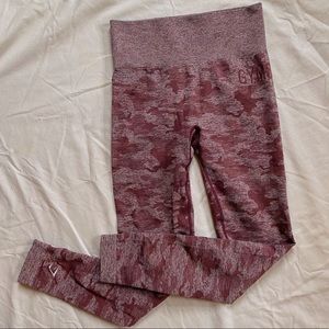 GYMSHARK maroon camo seamless leggings